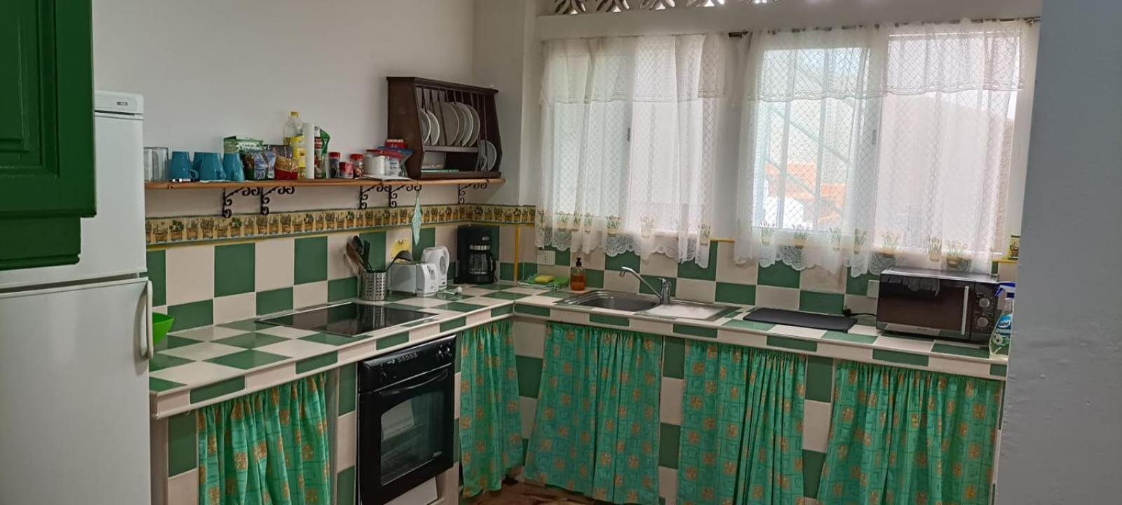 Habitacion Matrimonial En Un Bajo Bano Compartido Areas Compartidas Abades  Extérieur photo